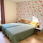 Appartement 4 Rooms, Free Parking, 25 Min To Duesseldorf, 100 Mbps Wlan *