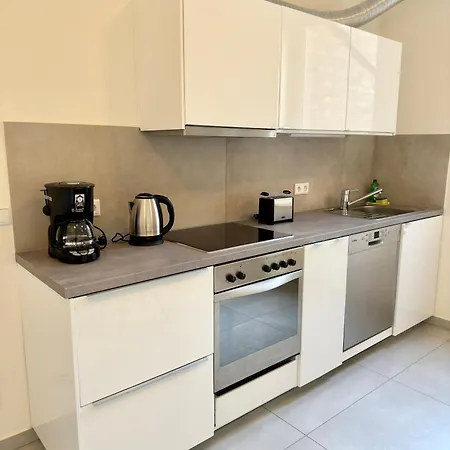 公寓 4 Rooms, Free Parking, 25 Min To Duesseldorf, 100 Mbps Wlan *