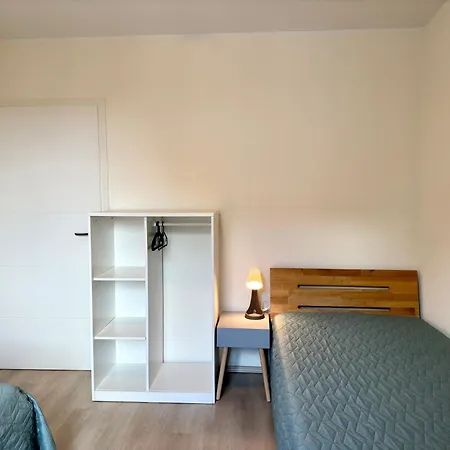 アパート 4 Rooms, Free Parking, 25 Min To Duesseldorf, 100 Mbps Wlan