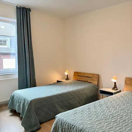 アパート 4 Rooms, Free Parking, 25 Min To Duesseldorf, 100 Mbps Wlan ドゥイスブルグ