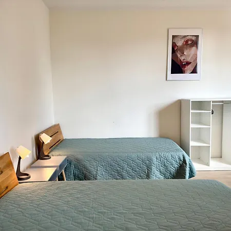 アパート 4 Rooms, Free Parking, 25 Min To Duesseldorf, 100 Mbps Wlan