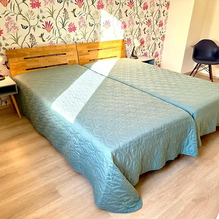 アパート 4 Rooms, Free Parking, 25 Min To Duesseldorf, 100 Mbps Wlan