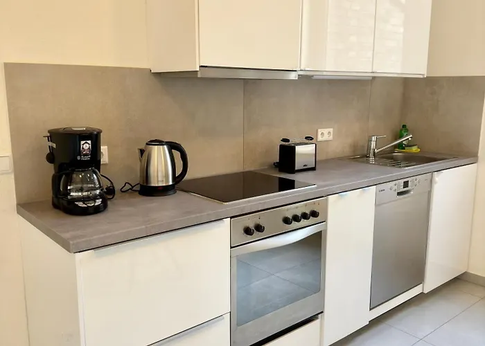 Apartman 4 Rooms, Free Parking, 25 Min To Duesseldorf, 100 Mbps Wlan *