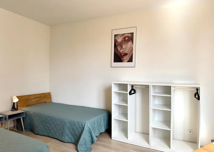 4 Rooms, Free Parking, 25 Min To Duesseldorf, 100 Mbps Wlan Duisburg